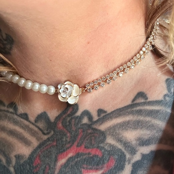 Faux pearl flower chain necklace BUNDLE! 3 for $15 or 4 for $20 - Picture 2 of 7